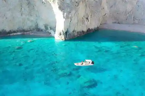 Zakynthos: 3 Hours RIB tour to Mizithres Rocks & Keri Caves
