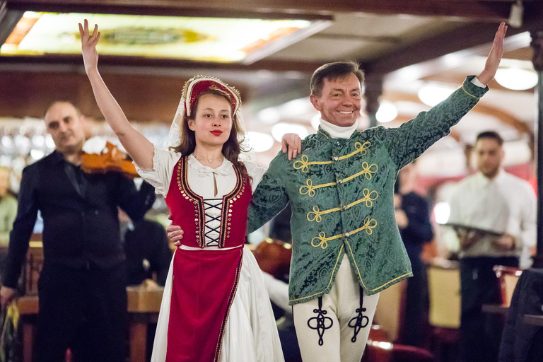 Budapest: New Year&#039;s Eve Party Cruise with Food &amp; Live Show