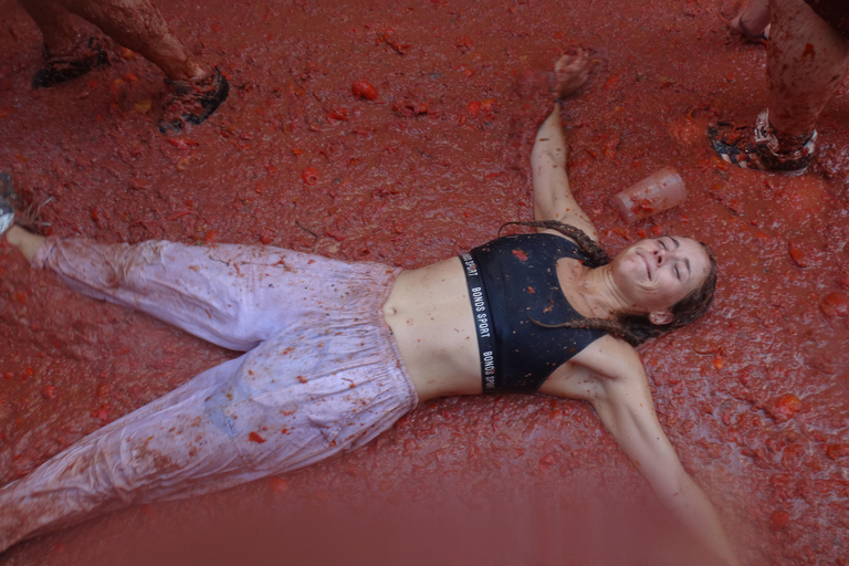 Madrid: : La Tomatina Day Trip to Buñol with Party Access