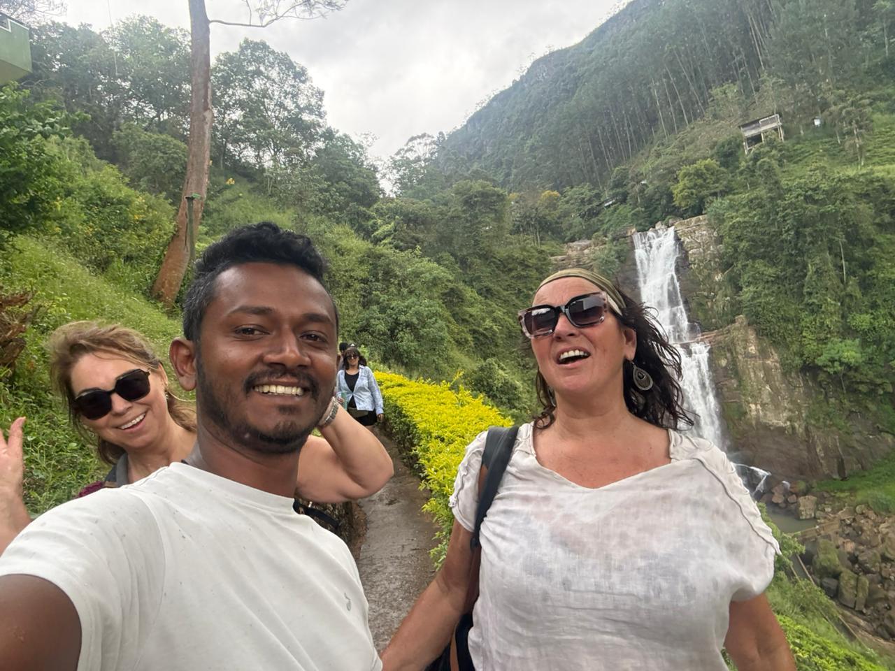 Kandy: Drei alte Tempel und Wanderung durchs Reisfeld
