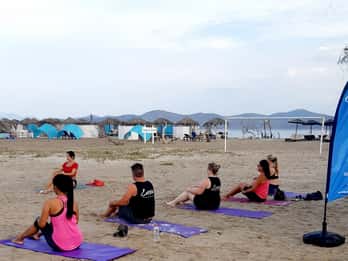 Pilates na praia de Tigaki