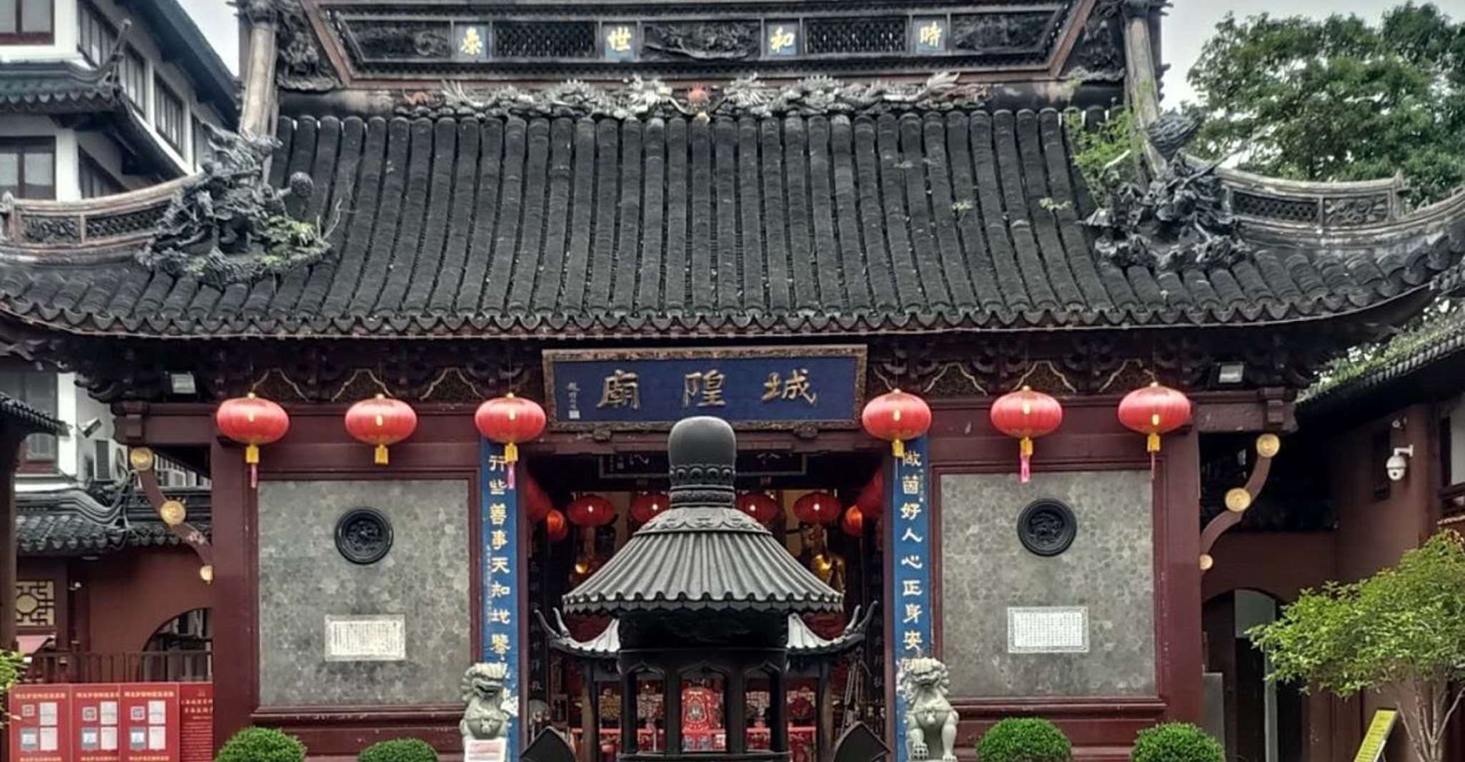 Shanghai: Yu Garden and City God Temple Walking Tour photo 7