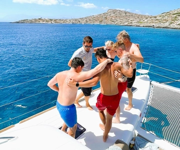 Rethymno: Sailing Catamaran Cruise with Meal & Drinks