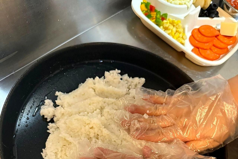Busan: Korean Cooking Workshop with 2 Food Options Korean Rice Pizza Making Experience