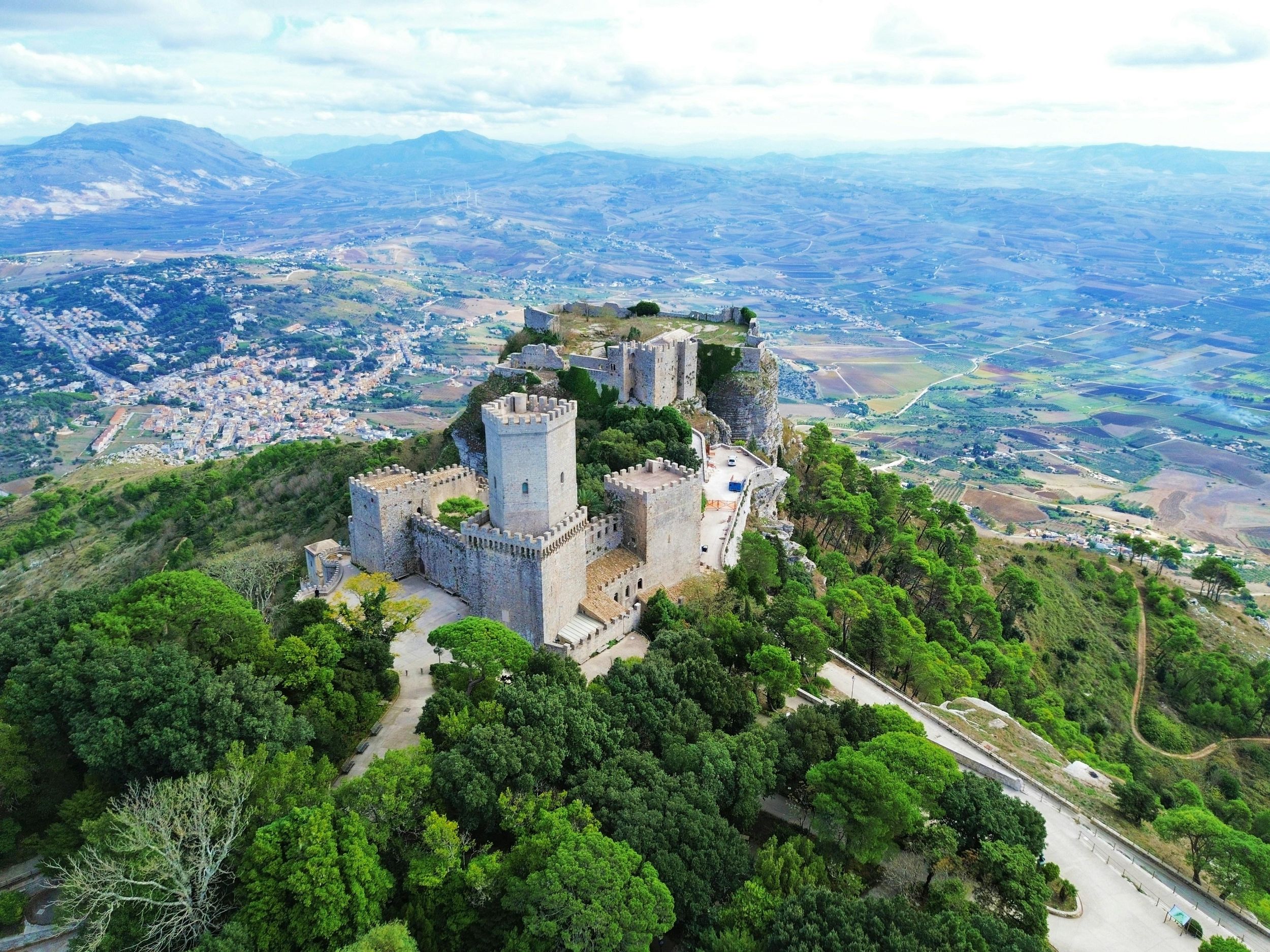 Von Palermo: Ausflug nach Castellammare, Segesta und Erice