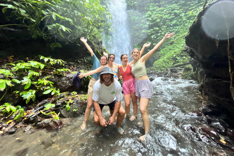 Lombok: Car Hire With Driver LUXURY CAR 10 HOURS