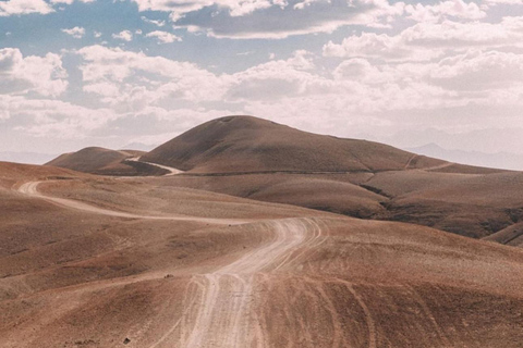 Marrakech: Excursão ao deserto de Agafay com quadriciclo, passeio de camelo e jantar