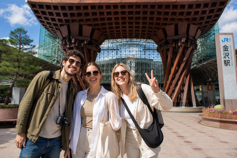 Kanazawa Walking & Photo Tour: Castle, Samurai & Tea Streets