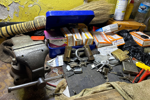 Kampala: Expert Spare Keys and Locks Making Class & Souvenir