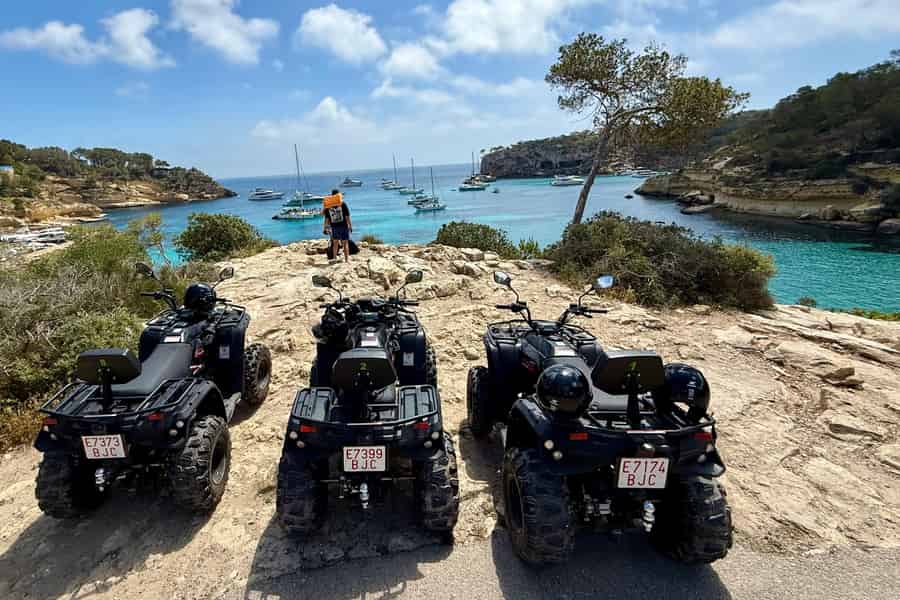 Magaluf: Quad-Tour mit Besuch von Aussichtspunkten, Höhlen, Buchten und Klippen. Foto: GetYourGuide Magaluf: Quad-Tour mit Besuch von Aussichtspunkten, Höhlen, Buchten und Klippen. Foto: GetYourGuide