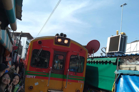 All-in-One Market Experience: Railway & Floating Wonders MaeDamApm + English Tour Guide