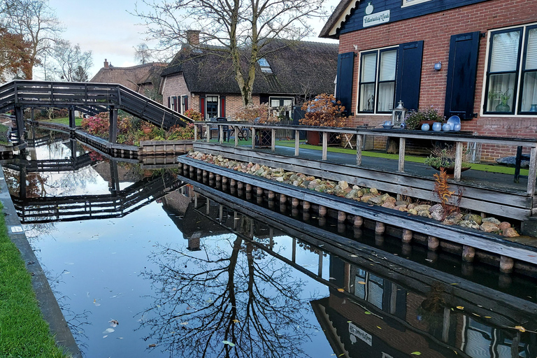 From Amsterdam: Giethoorn Small Group Tour with Boat Ride