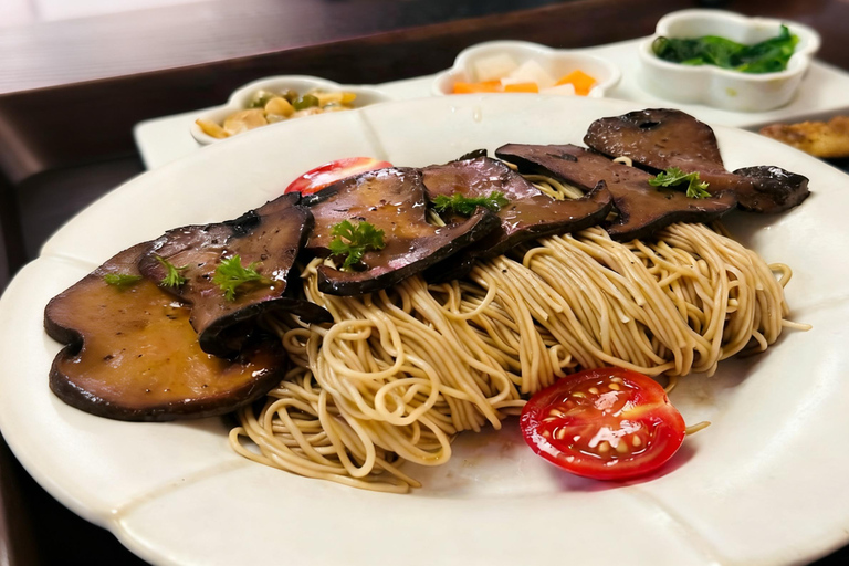 Shanghai Vegetarian Morning Walk with Local Breakfast