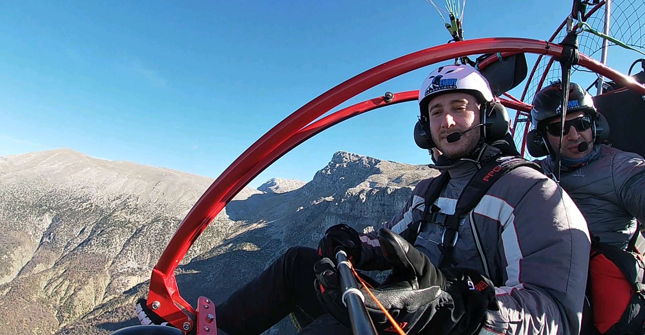 Tandem flight with paramotor from above ioannina zagori - Housity