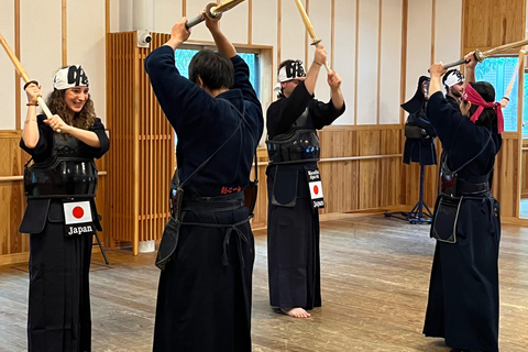 Tokyo: Japanese Kendo Experience with High-Ranked Instructor Let's experience kendo, a traditional Japanese martial art!