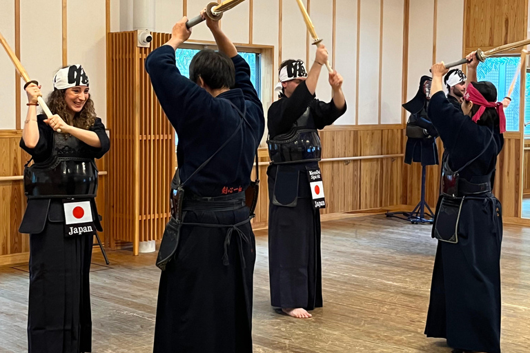 Tokyo: Japanese Kendo Experience with High-Ranked Instructor Let's experience kendo, a traditional Japanese martial art!