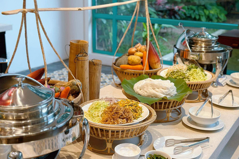 Siem Reap: Apsara Dance Show and Dinner with Hotel transfers