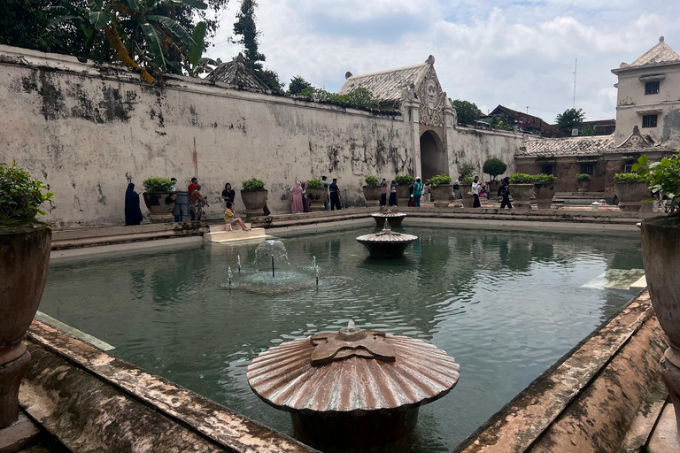 Yogyakarta:Merapi Jeep Tour, Keraton Yogyakarta & Taman Sari Yogyakarta: Merapi Jeep Tour, Sultan Palace & Taman Sari