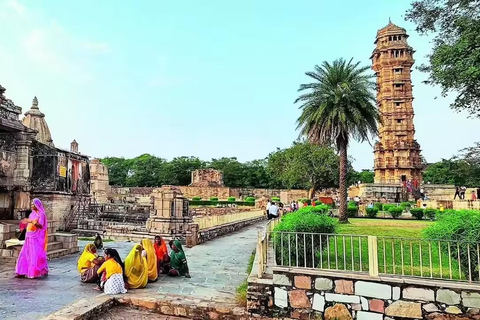 Udaipur: Chittorgarh Fort Day Trip with Lunch & Entry