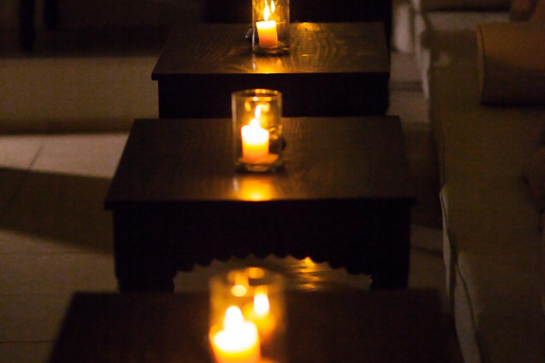 Arabskie noce pod gwiazdami: taras na dachuArabskie noce pod gwiazdami: mezze na dachu i mistyczny pokaz