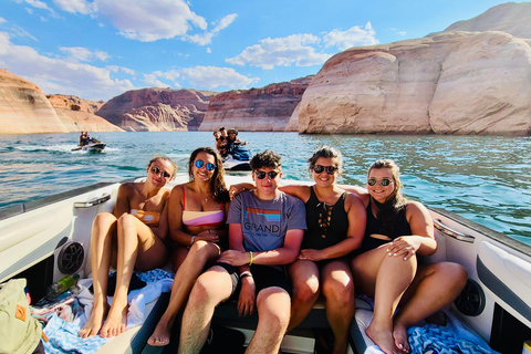 Lake Powell: Antelope Canyon 2-Hour Photo Boat Tour Lake Powell: Antelope Canyon Photo Tour by Small Boat