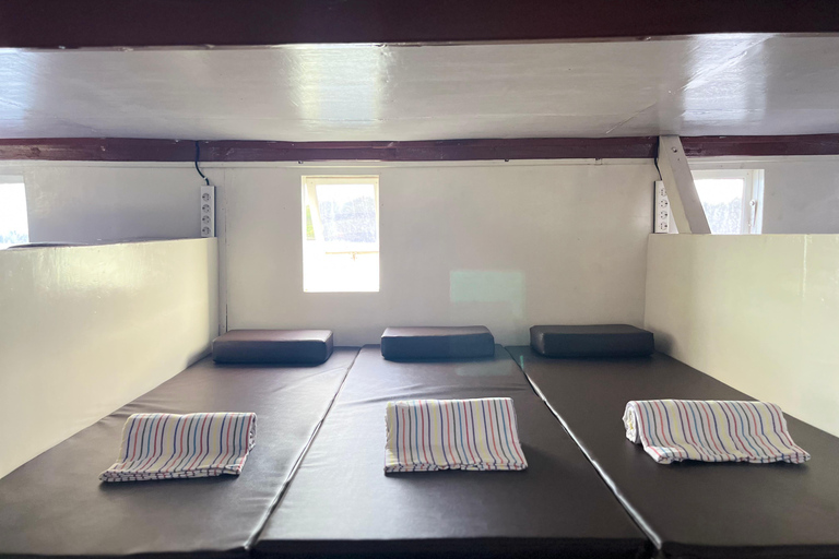 Komodo Islands: 4-Day Liveaboard, Dragons, Whale Sharks Private Room (Double Bed, AC)