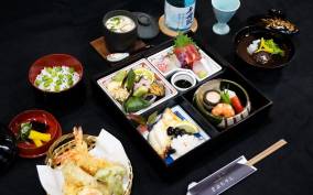 Learn&eat traditional Japanese cuisine and sake at Izakaya