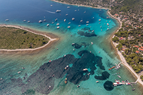 Split: Blå lagunen, skeppsvrak och Šolta med lunch och dryckerBåtutflykt utan solsäng på däcket