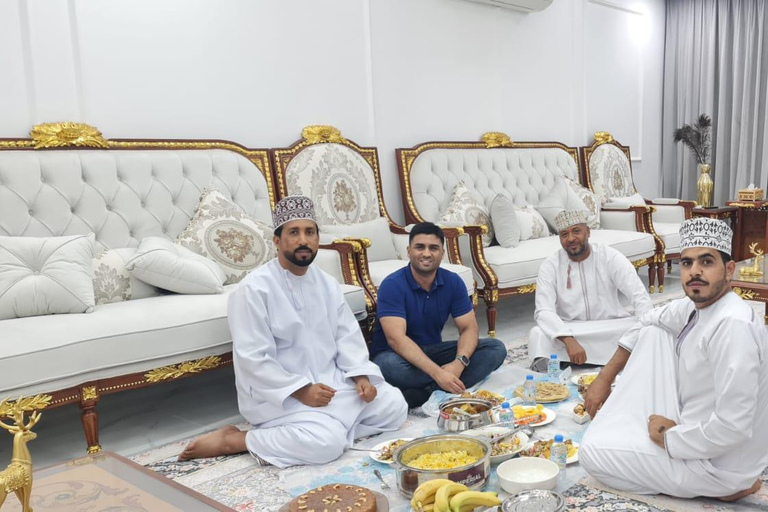 Omani Hospitality: Authentic Family Dinner Experience