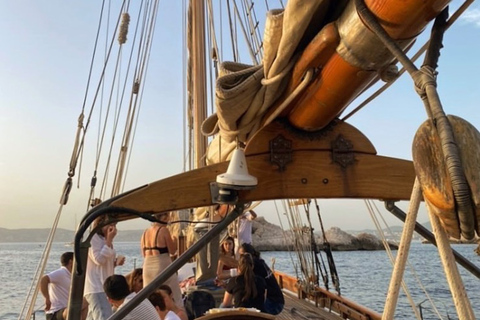 Marsella: Cóctel-Cena en Crucero al Atardecer en las Islas Frioul