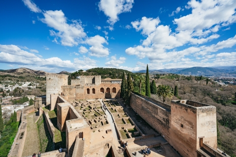 Granada: Alhambra Guided Tour with Nasrid Palaces & Gardens Last-Minute Private Tour - French