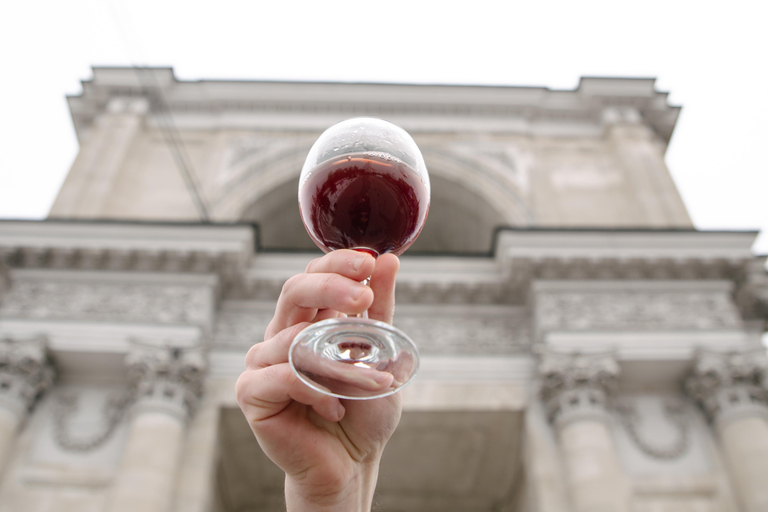 Chisinau Nightlife with a Local: Wine, Bars & Pubs