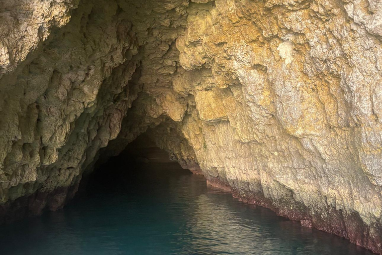 Gozo: Ix-Xatt l-Aħmar Private Boat Trip