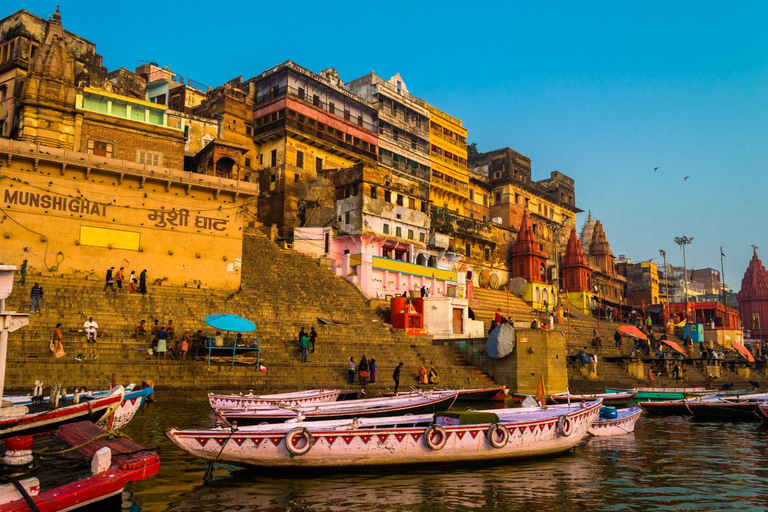 Varanasi : Excursion privée d'une journée à Varanasi avec SarnathCabine privée, guide touristique, droits d'entrée et balade en bateau