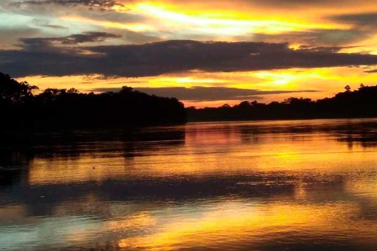 Vanuit Tambopata: zonsondergang op de Tambopata rivier