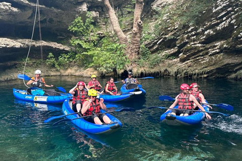 Kayak en el río Viosa - AlbaniaKayak en el río Viosa