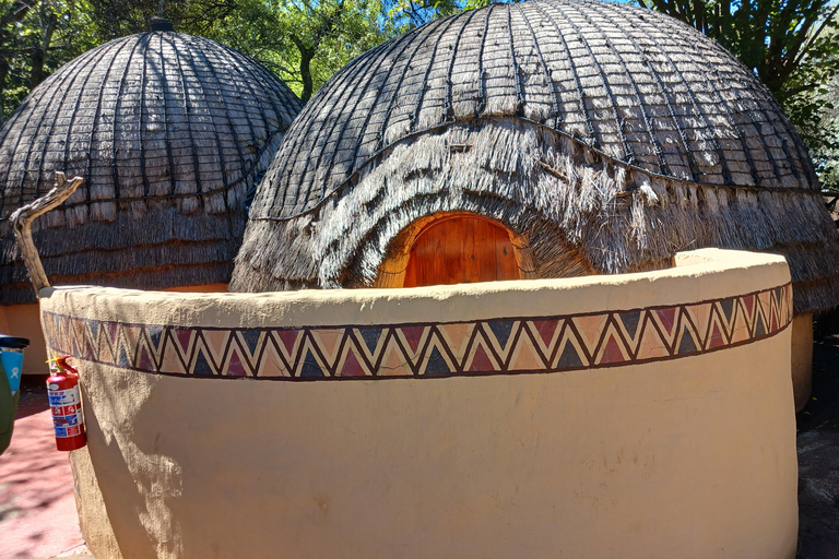 Lesedi: Kulturell by och upplevelse med stamdans