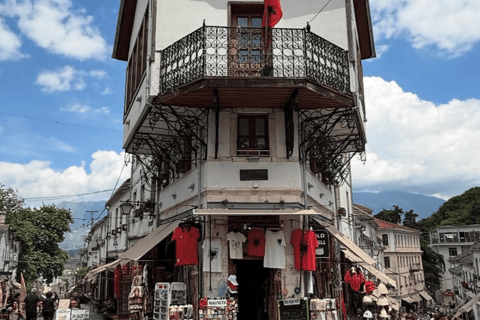 Z Tirany: Gjirokastër UNESCO i Blue Eye – wycieczka 1-dniowa z przewodnikiemZ Tirany: Gjirokastër UNESCO i Blue Eye wycieczka 1-dniowa z przewodnikiem