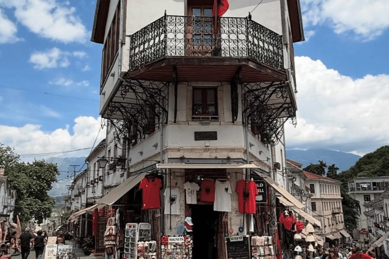 Z Tirany: Gjirokastër UNESCO i Blue Eye – wycieczka 1-dniowa z przewodnikiemZ Tirany: Gjirokastër UNESCO i Blue Eye wycieczka 1-dniowa z przewodnikiem