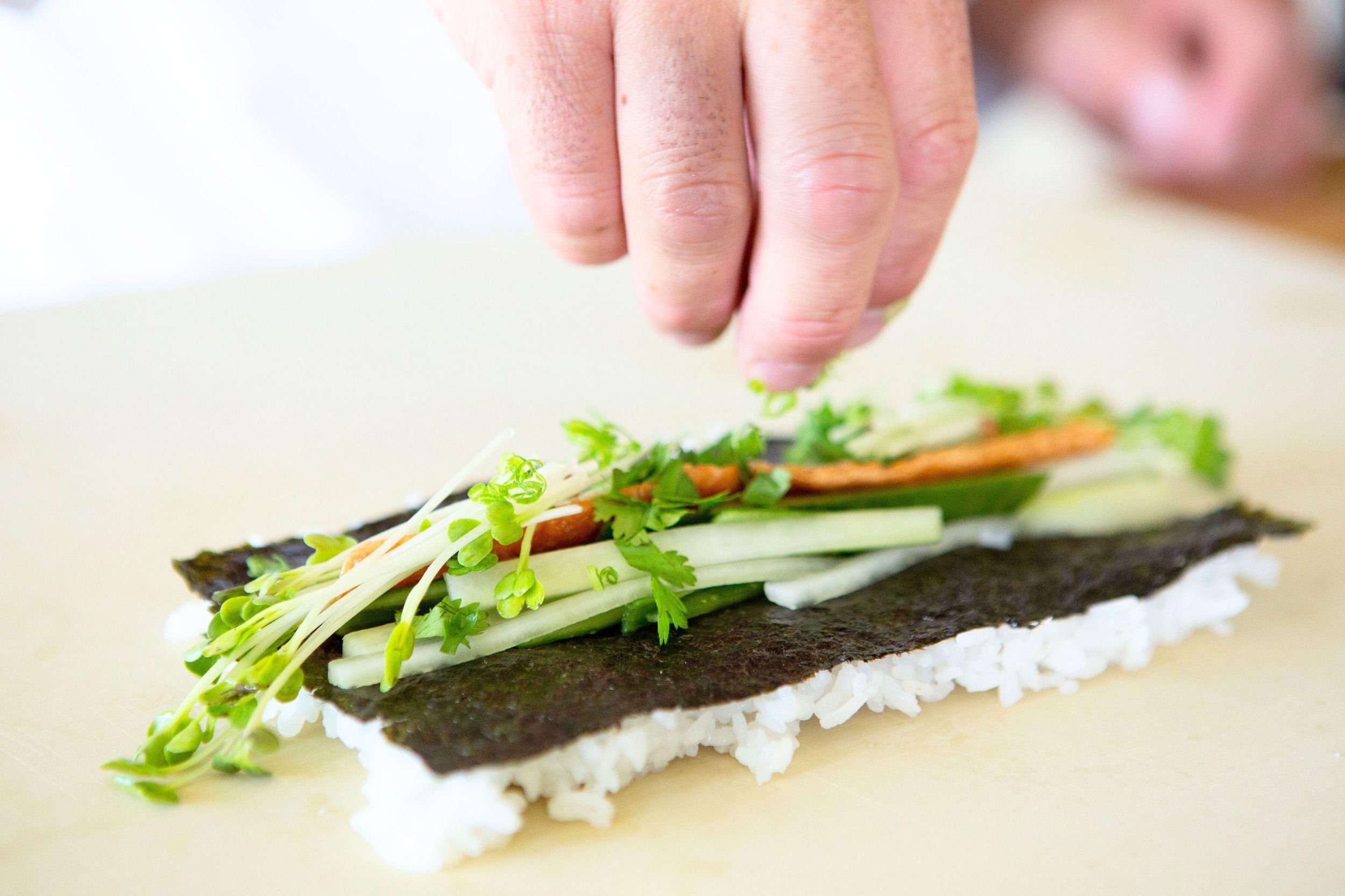 Memphis: Unterhaltsamer Sushi-Zubereitungskurs in einer trendigen Bar vor Ort