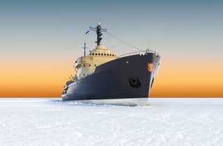 Ab Rovaniemi: Eisbrecherfahrt mit der Sampo und Ice Floating