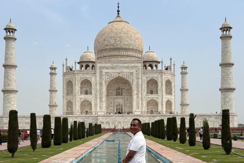 From Delhi: Private Taj Mahal & Agra Tour with 5-Star Lunch Local Expert Tour Guide Only