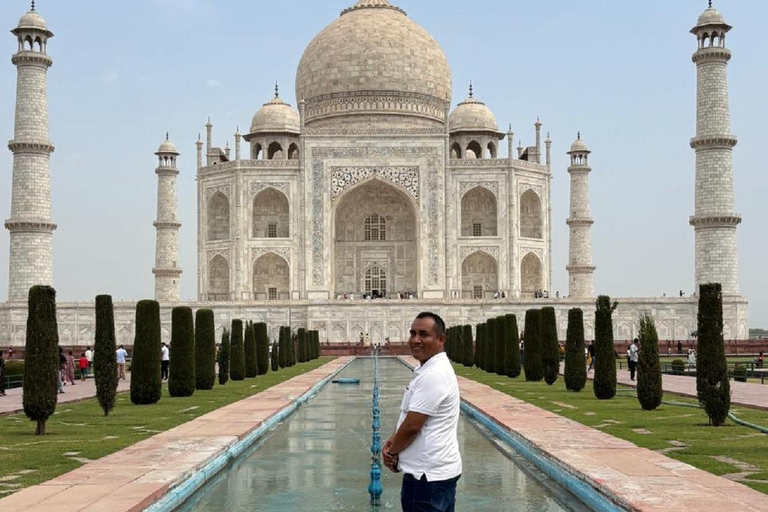From Delhi: Private Taj Mahal & Agra Tour with 5-Star Lunch Local Expert Tour Guide Only