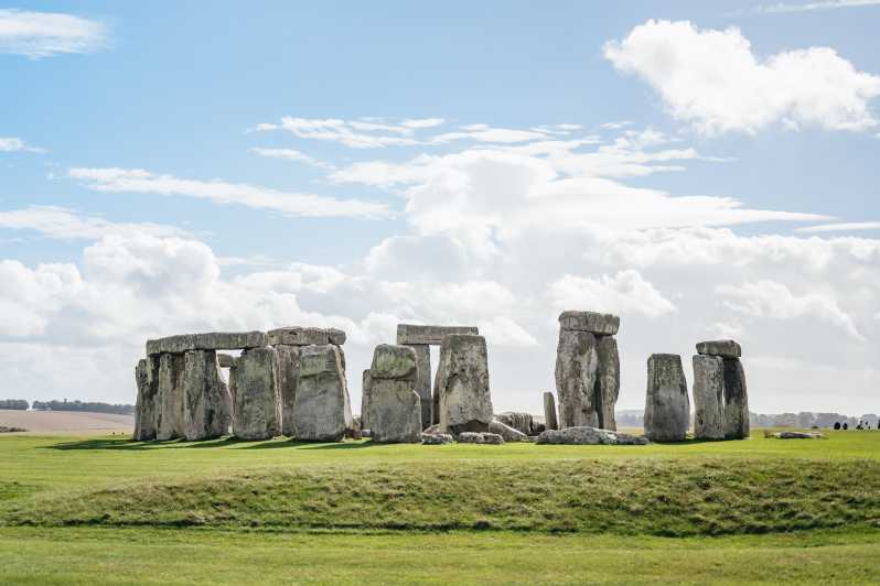 London: Full-Day Windsor, Stonehenge, and Oxford Tour