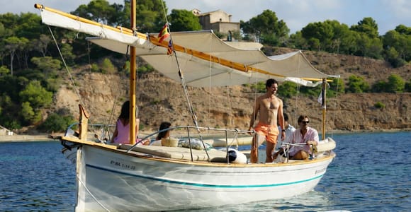 Puerto Portals: 100 % elektrischer mallorquinischer Bootstour mit professionellem Skipper