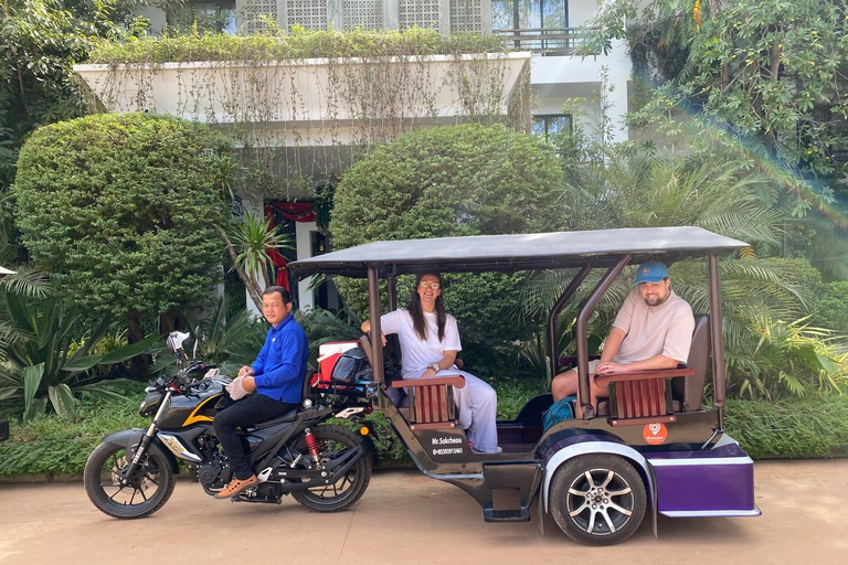 Siem Reap: Silk Farm & Killing Fields TukTuk Tour