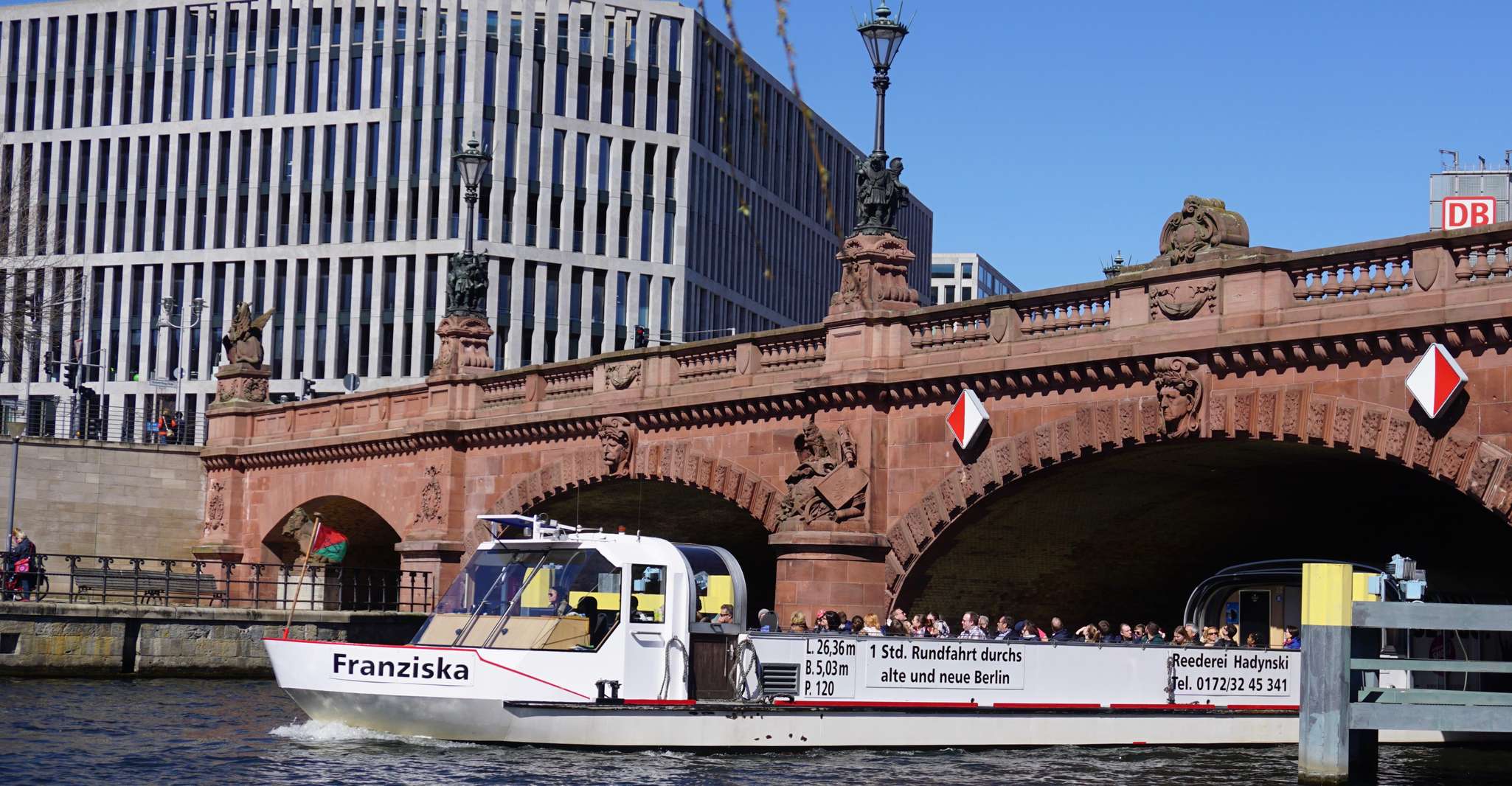 Berlin, Boat Tour with Tour Guide - Housity