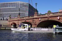 Berlín, recorrido en barco con guía turístico - Housity