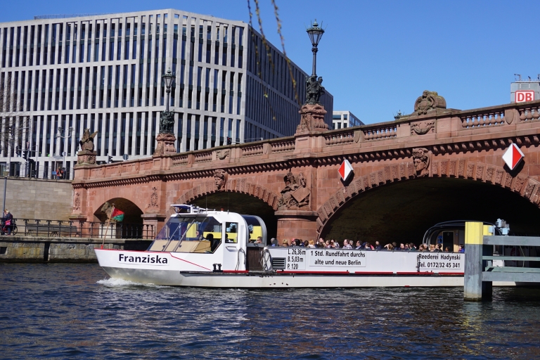 Berlin: Boat Tour with Tour Guide. Company Hadynski Berlin: River Cruise with Tour Guide