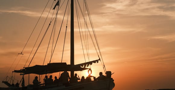 Paros: Sunset Boat Trip with Soft Drinks and Local Wine